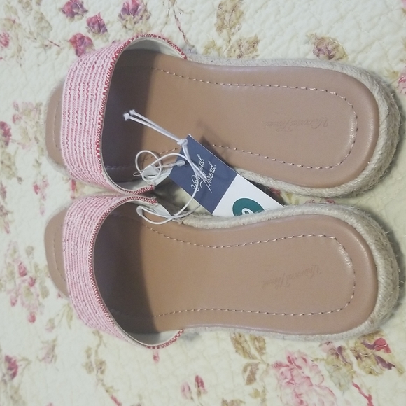 Summer Slides NWT - Picture 8 of 8